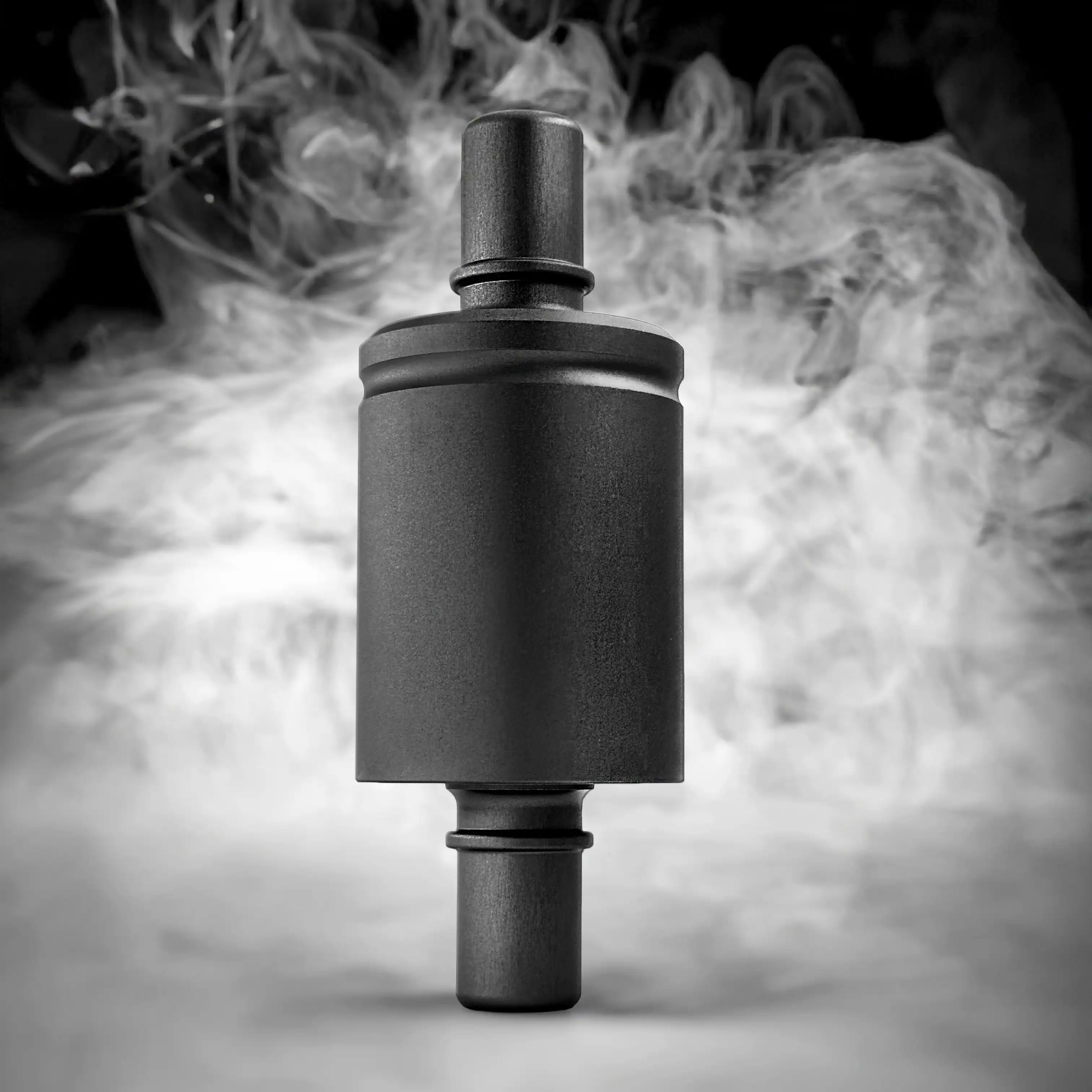 Seitliche Aufnahme eines Autos beim Tanken